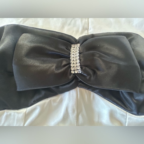 Black and Cream Strapless Dress with bow 
Holiday 80s glam girl vintage dress - Picture 10 of 10